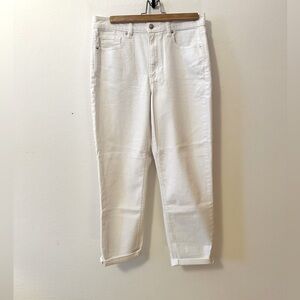 American Eagle Women's White Straight Jeans Stretchy Size 6